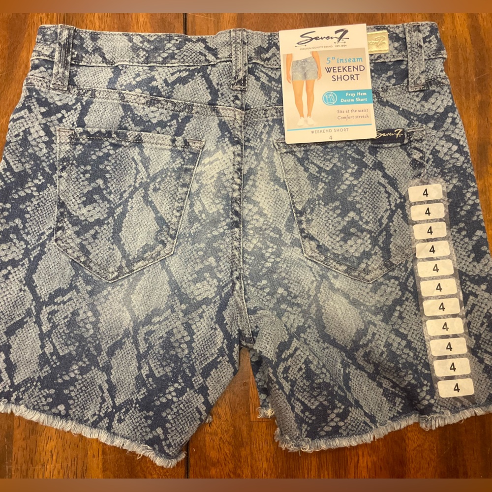 Seven7 denim weekend shorts NWT size 4